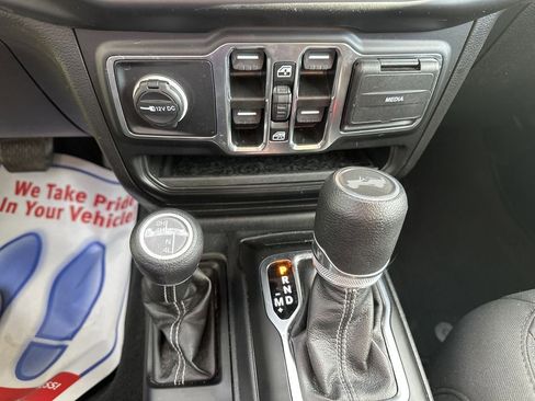 Used 2023 Jeep Wrangler Sahara image 15