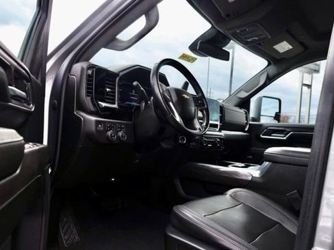 Used 2024 Chevrolet Silverado 2500 LTZ w/ LTZ Convenience Package AWD/4WD image 16