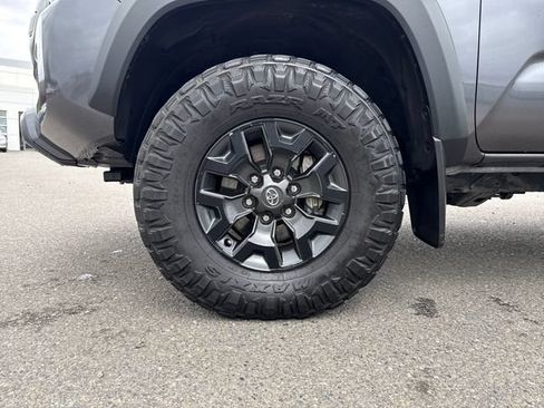 Used 2021 Toyota Tacoma TRD Off-Road w/ TRD Premium Off Road Package AWD/4WD image 32