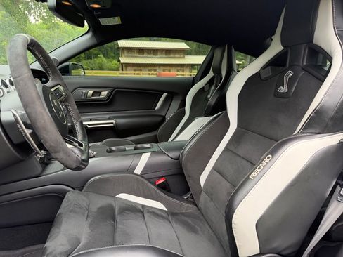 Used 2021 Ford Mustang Shelby GT500 w/ Technology Package RWD image 9