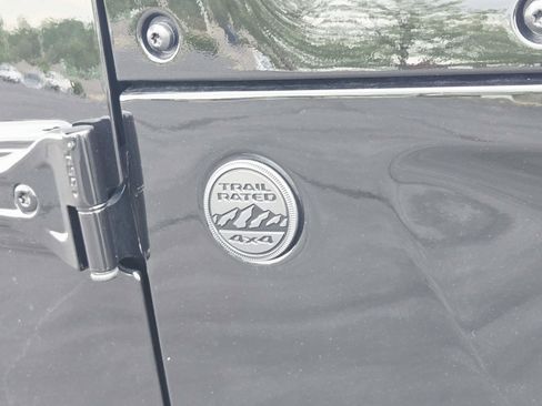 Used 2024 Jeep Gladiator Sport AWD/4WD image 18