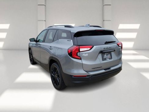 Used 2023 GMC Terrain SLE w/ Elevation Edition image 5