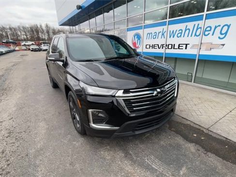 Certified 2023 Chevrolet Traverse LT w/ LT Premium Package image 2