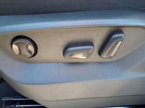 Used 2021 Volkswagen Atlas Cross Sport SE image 27