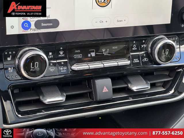 Used 2024 Toyota Highlander Platinum AWD/4WD image 35