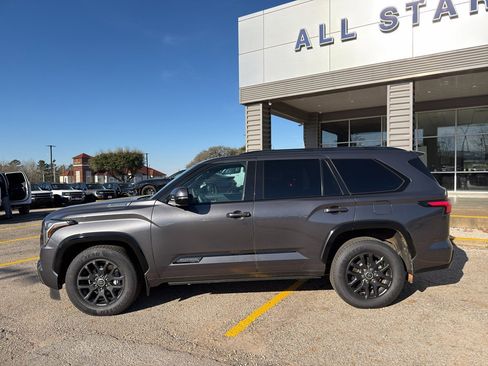 Used 2023 Toyota Sequoia Platinum image 8