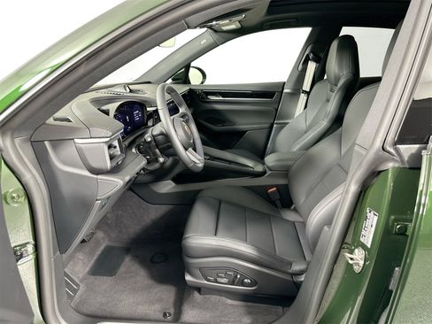 Certified 2025 Porsche Macan Electric image 5