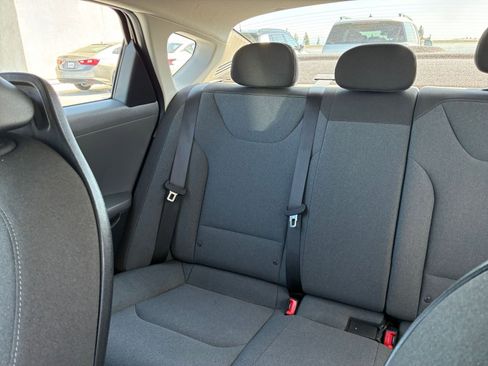 Used 2025 Kia K4 LXS image 38