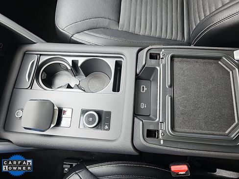Used 2024 Land Rover Discovery S image 15