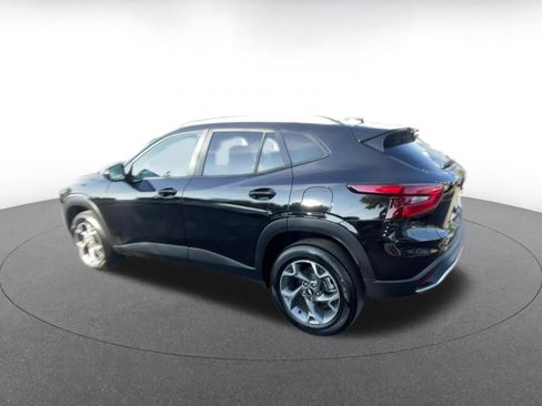 Used 2025 Chevrolet Trax LT image 10