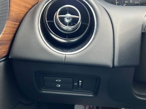 Used 2016 Jaguar XJ Supercharged image 30