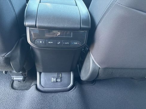 Used 2023 Toyota Highlander LE FWD image 18