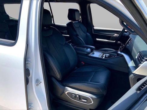 Used 2024 Jeep Wagoneer Series II w/ Flexible Seating Group RWD image 9