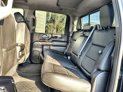 Used 2022 Chevrolet Silverado 2500 LT w/ Convenience Package image 17