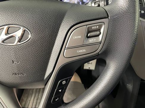 Used 2017 Hyundai Santa Fe SE AWD/4WD image 11