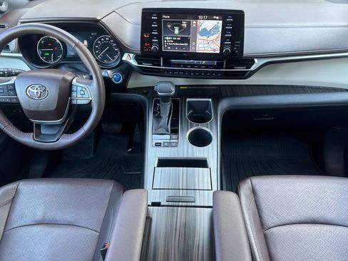 Certified 2023 Toyota Sienna Platinum image 12