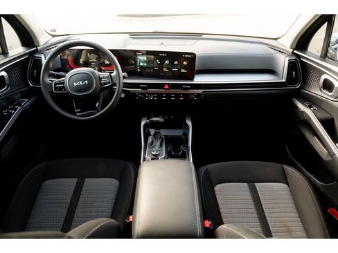 Used 2025 Kia Sorento LX FWD image 21
