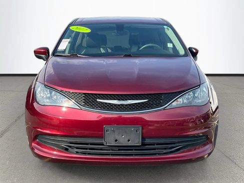 Used 2017 Chrysler Pacifica Touring w/ Tire & Wheel Group FWD image 2