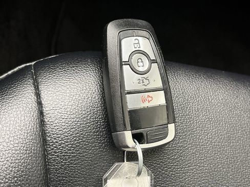 Used 2017 Ford Fusion SE w/ Equipment Group 201A FWD image 27