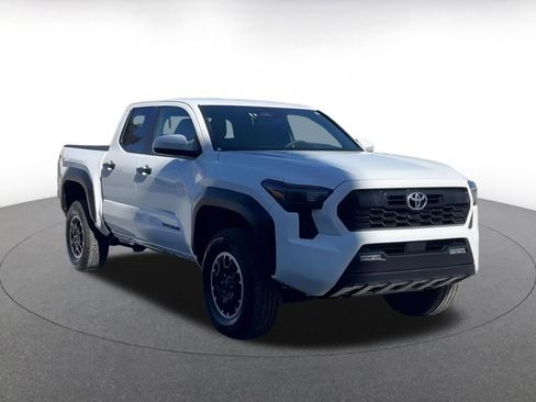 Used 2025 Toyota Tacoma TRD Off-Road image 3