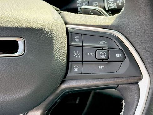 New 2026 Jeep Grand Cherokee Altitude image 27