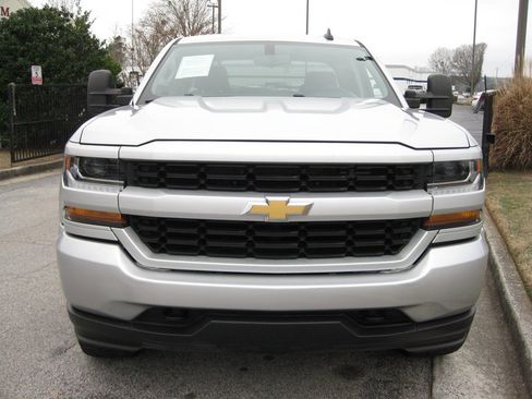 Used 2019 Chevrolet Silverado 1500 Custom w/ Custom Convenience Package image 2