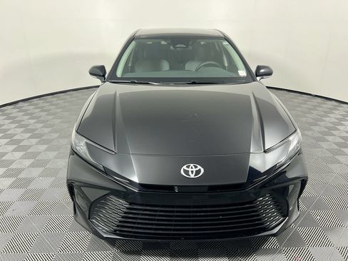 Used 2025 Toyota Camry LE FWD image 8