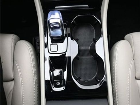 Used 2023 Volvo XC40 B5 Plus w/ Driver Assist Package image 10