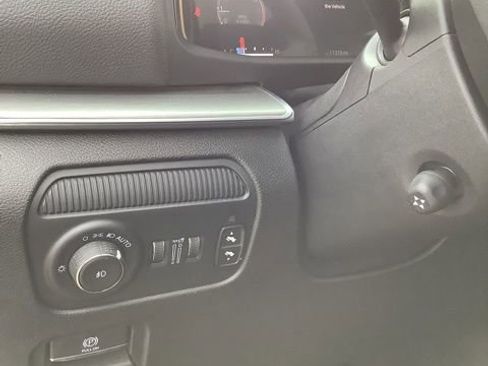 Certified 2024 Jeep Wagoneer Series II image 30