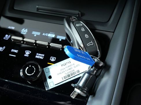 New 2026 Porsche Macan Turbo Electric image 35