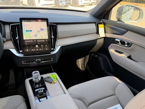 New 2026 Volvo XC90 T8 Plus AWD/4WD image 11