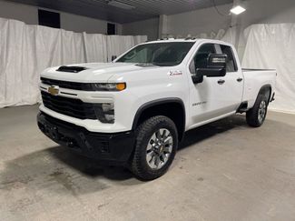New 2026 Chevrolet Silverado 2500 Custom w/ Custom Value Package AWD/4WD video 3