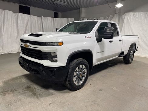 New 2026 Chevrolet Silverado 2500 Custom w/ Custom Value Package AWD/4WD image 3