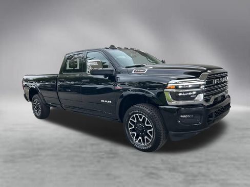 Used 2025 RAM 2500 Limited AWD/4WD image 2