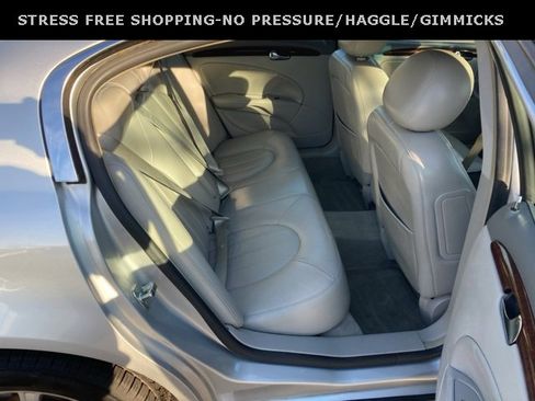 Used 2011 Buick Lucerne CXL image 29