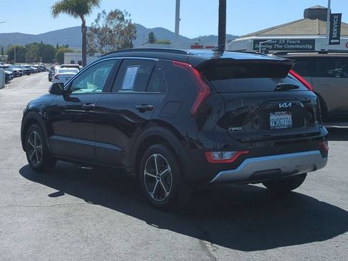 Certified 2025 Kia Niro EX FWD image 5
