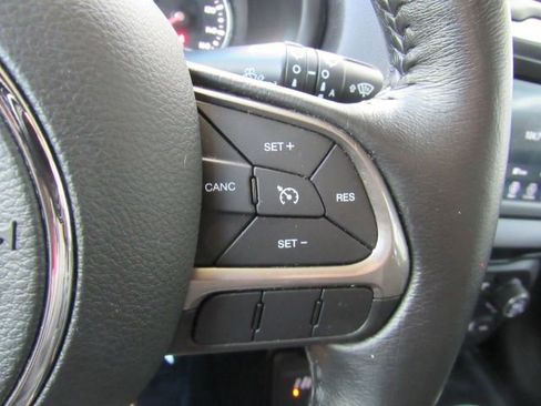 Used 2019 Jeep Renegade Limited image 38