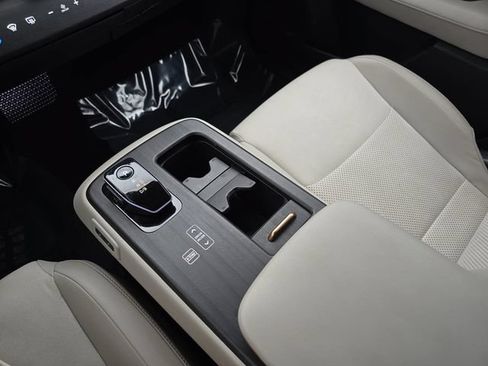 Used 2023 Nissan Ariya AWD image 25