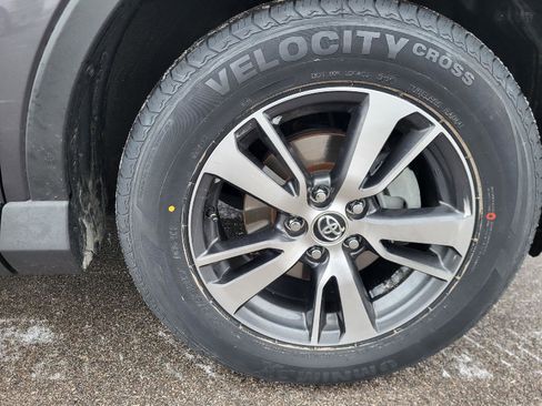 Used 2018 Toyota RAV4 XLE image 14