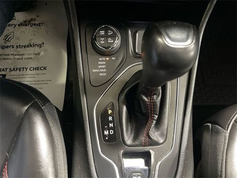 Certified 2019 Jeep Cherokee Trailhawk image 19