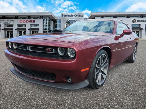 Used 2022 Dodge Challenger R/T w/ Plus Package image 4