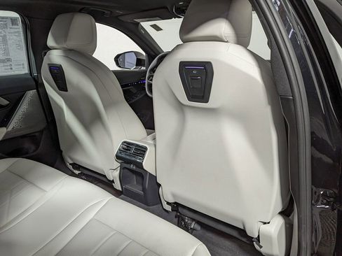 Used 2025 BMW 530i xDrive image 40