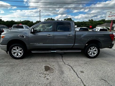 Used 2017 Nissan Titan SV AWD/4WD image 2
