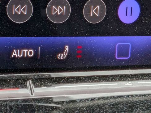 Certified 2025 Volkswagen Tiguan SE FWD image 24