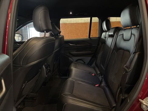 Used 2024 Jeep Grand Cherokee Altitude image 38