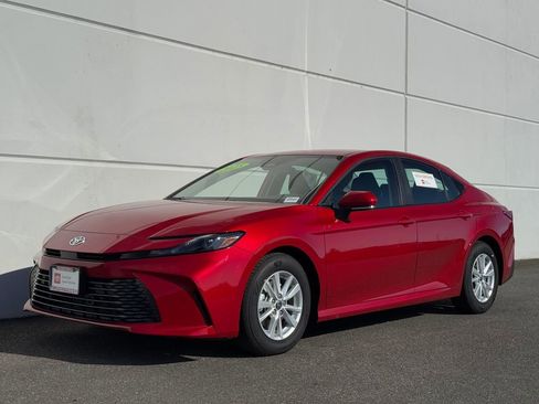 Certified 2025 Toyota Camry LE FWD image 3