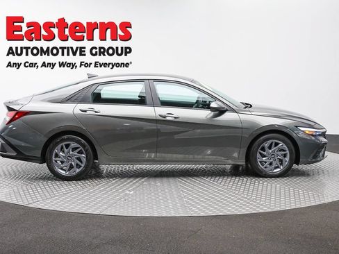 Used 2024 Hyundai Elantra SEL FWD image 4
