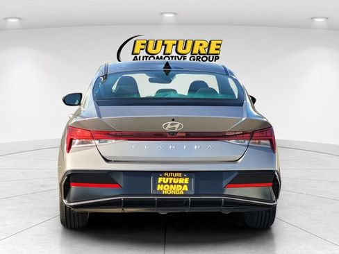 Used 2025 Hyundai Elantra SEL FWD image 8
