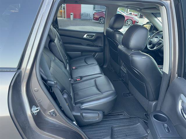 Used 2015 Nissan Pathfinder Platinum FWD image 21