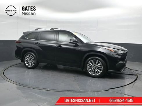Used 2024 Toyota Highlander Platinum image 1